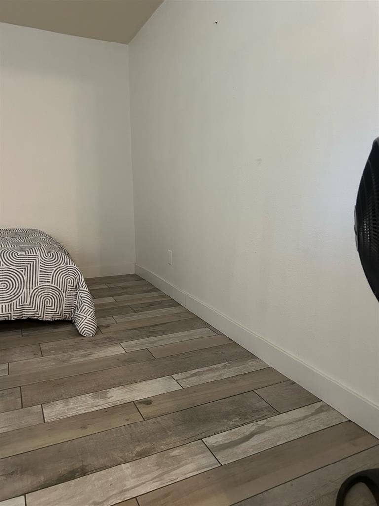 Renting room
for woman roommate.