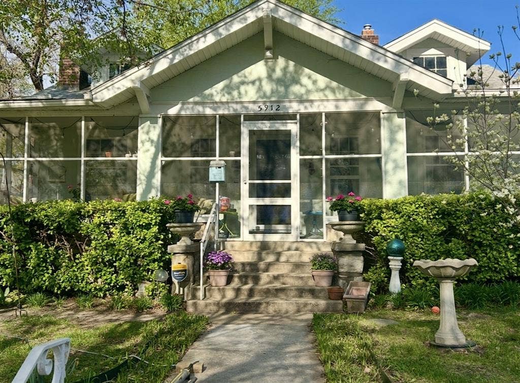 Woman roommate wanted