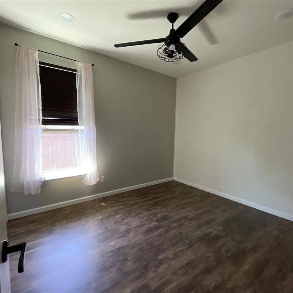Looking For 1 Female Roommate