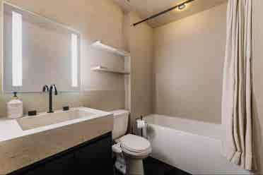 Furnished King Bed Luxury Penthouse