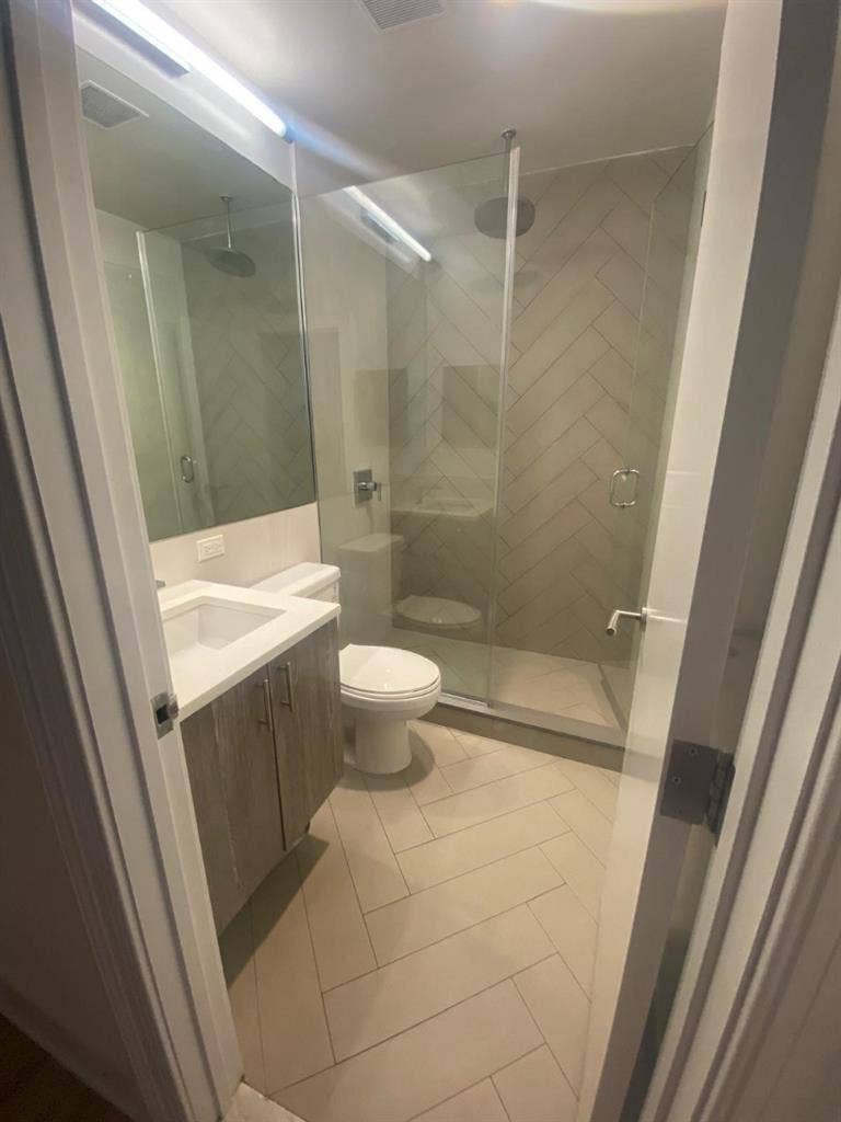 ✨Spacious Room in Midtown South✨