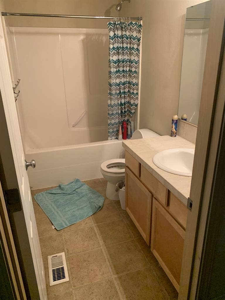 Nice large room/house in South Hill