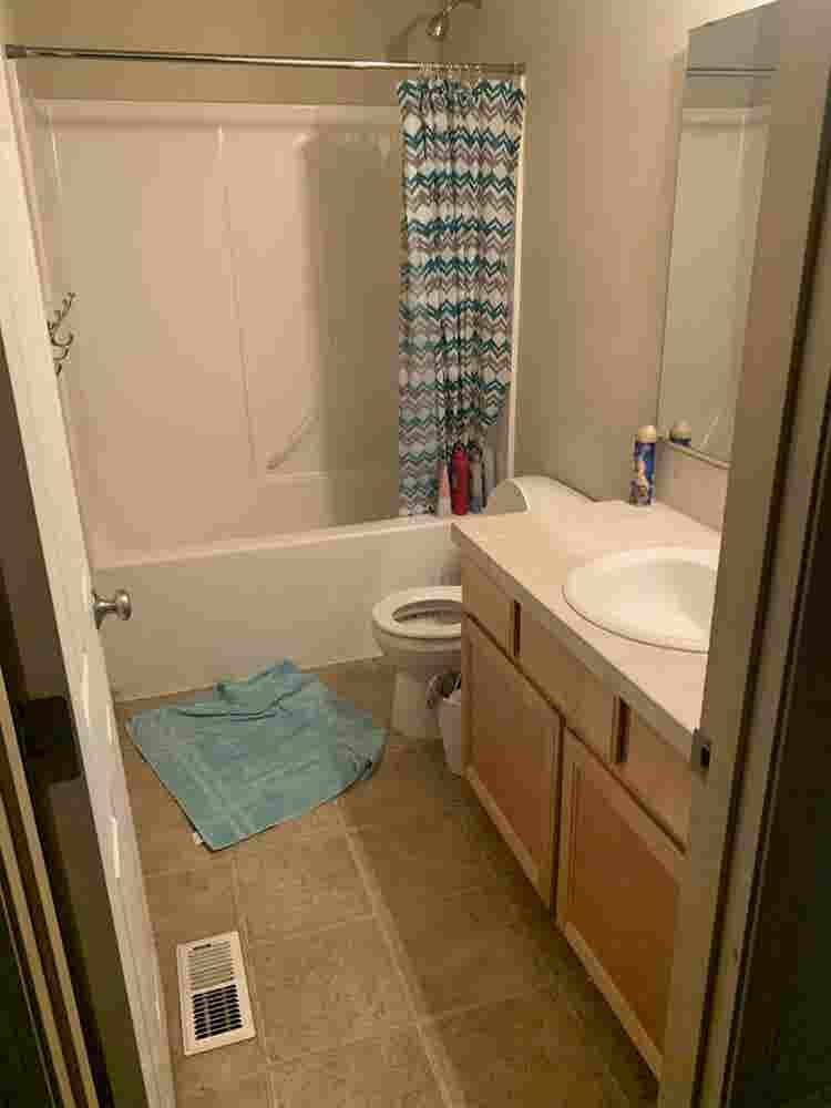 Nice large room/house in South Hill