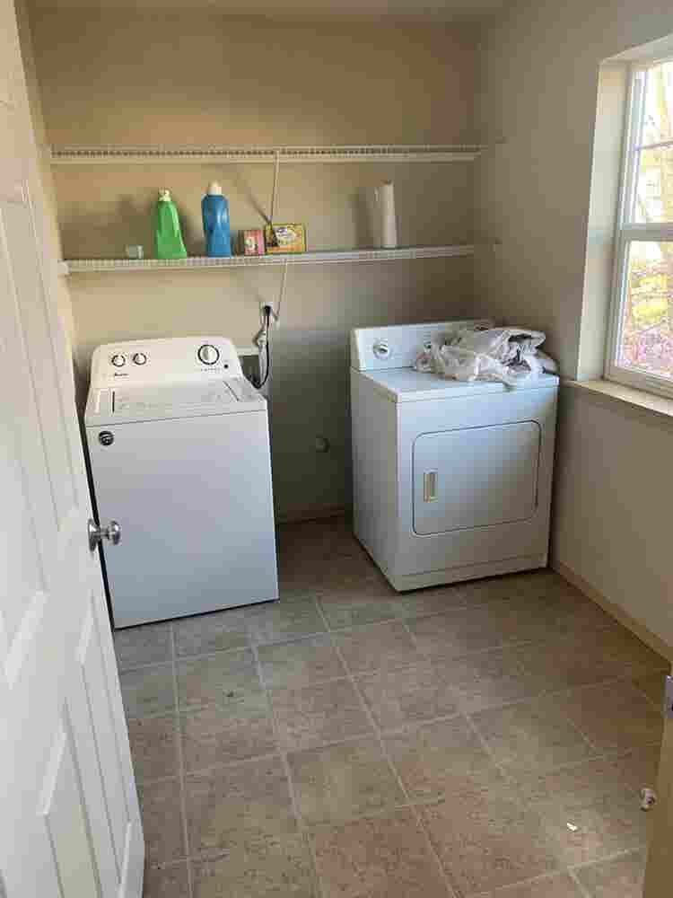 Nice large room/house in South Hill