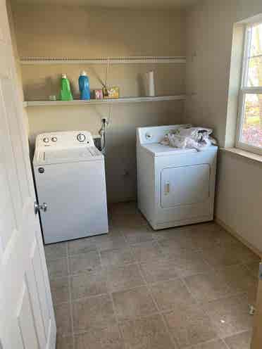 Nice large room/house in South Hill