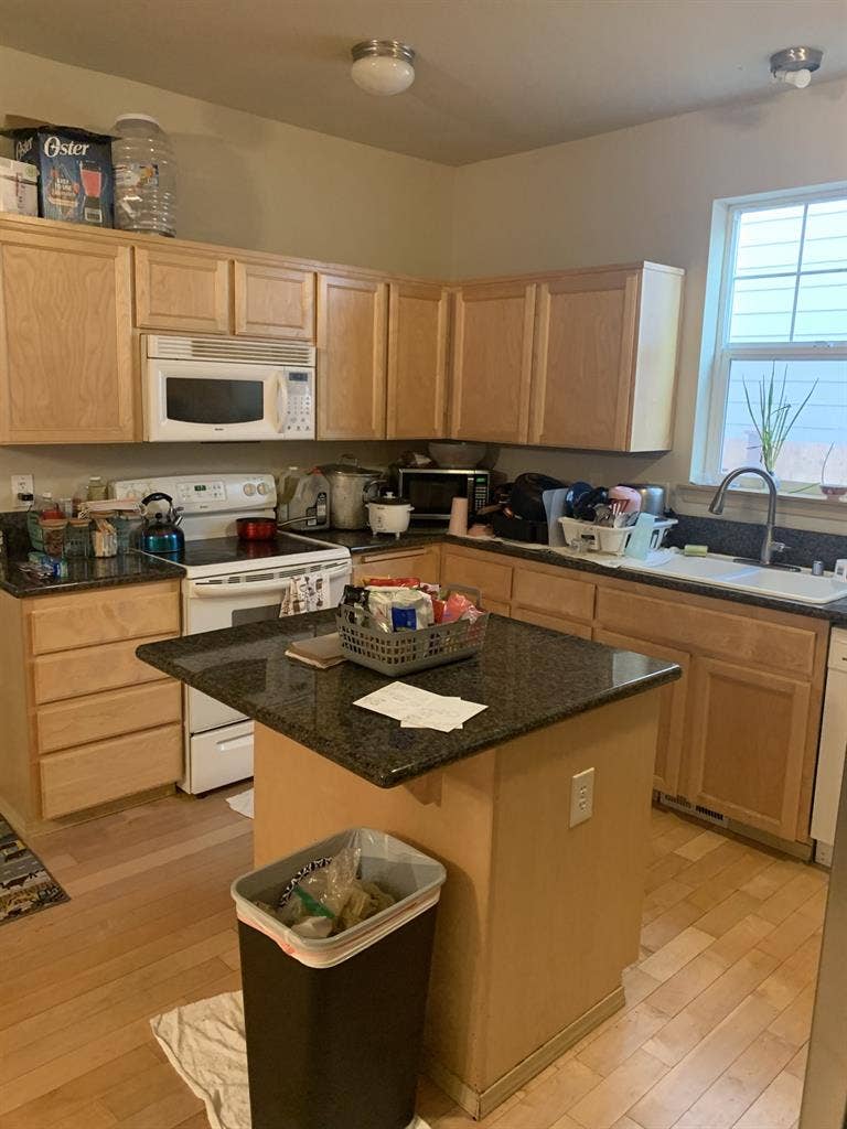 Nice large room/house in South Hill