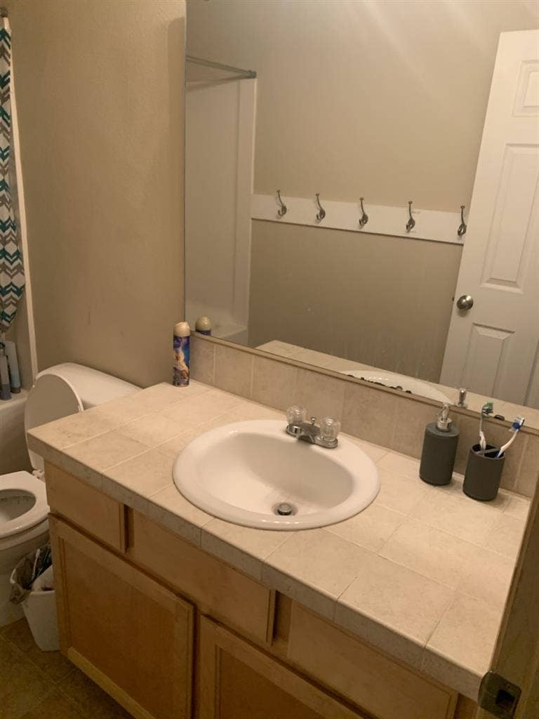 Nice large room/house in South Hill
