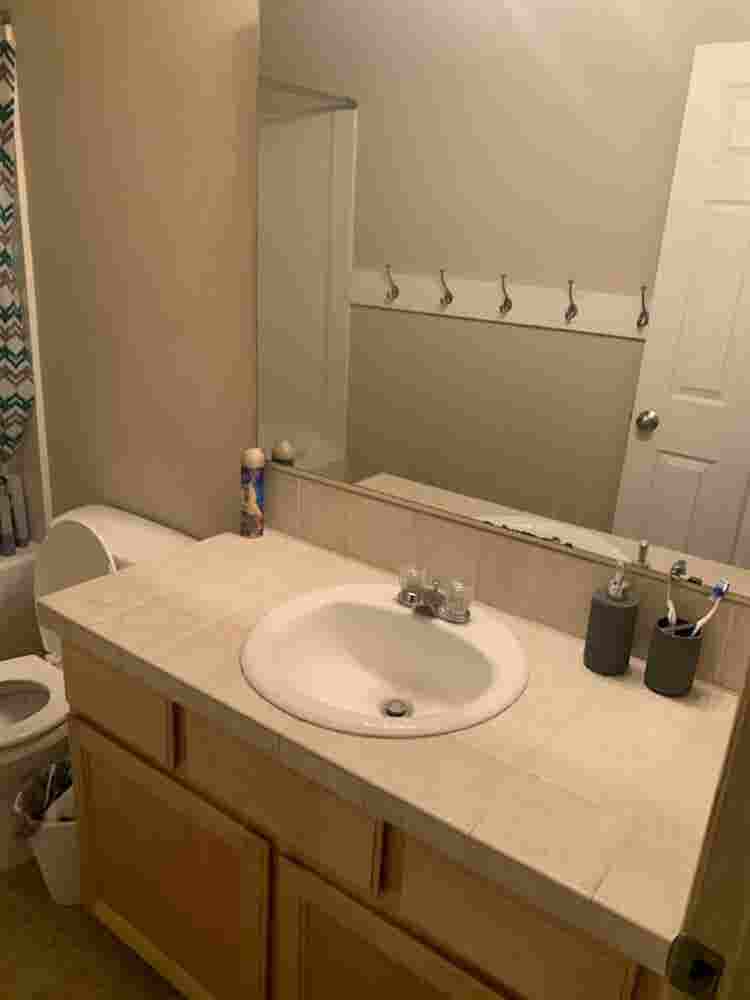 Nice large room/house in South Hill