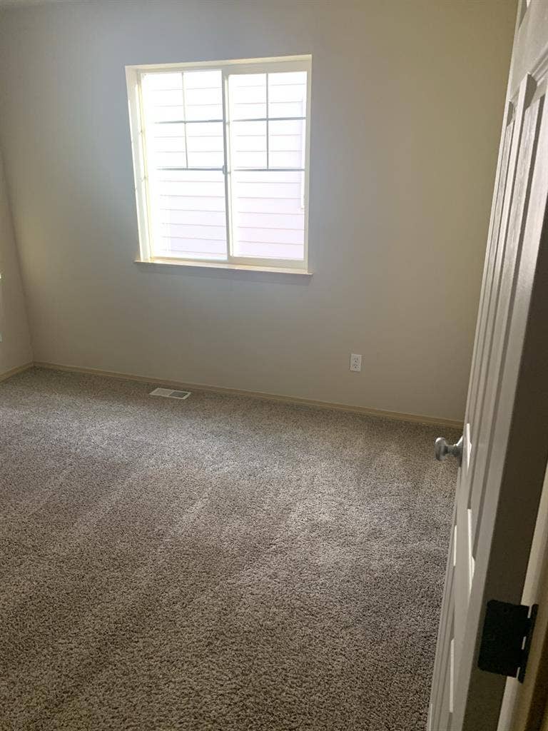 Nice large room/house in South Hill