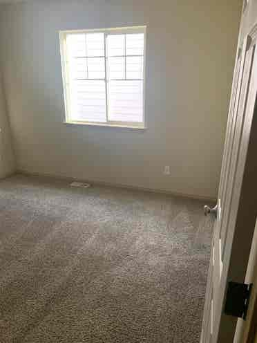 Nice large room/house in South Hill