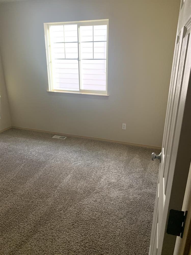 Nice large room/house in South Hill