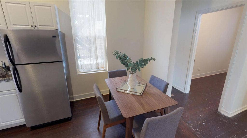 1 BR in Chicago