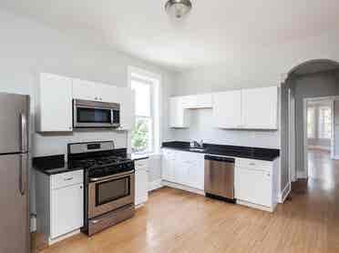 Bedroom in shared 3 Bedroom Apt