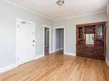 Bedroom in shared 3 Bedroom Apt