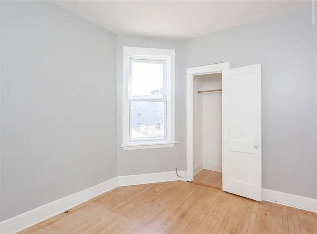 Bedroom in shared 3 Bedroom Apt