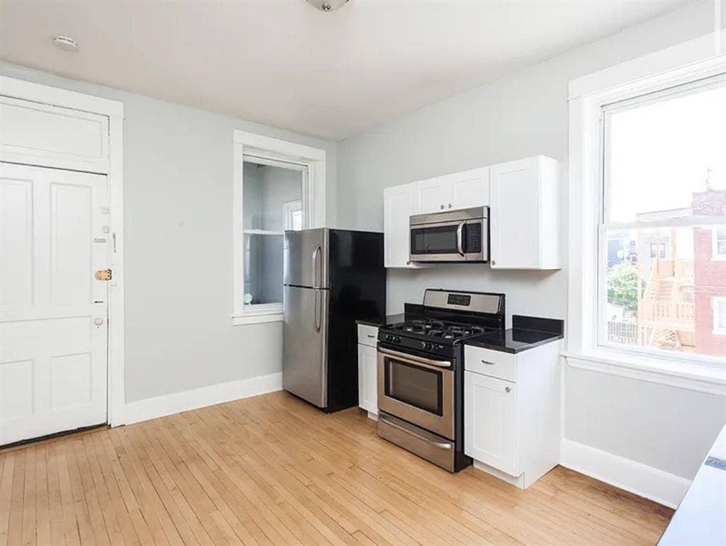 Bedroom in shared 3 Bedroom Apt