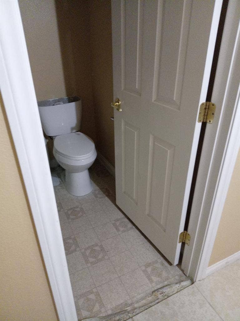 Furnished room available w utility