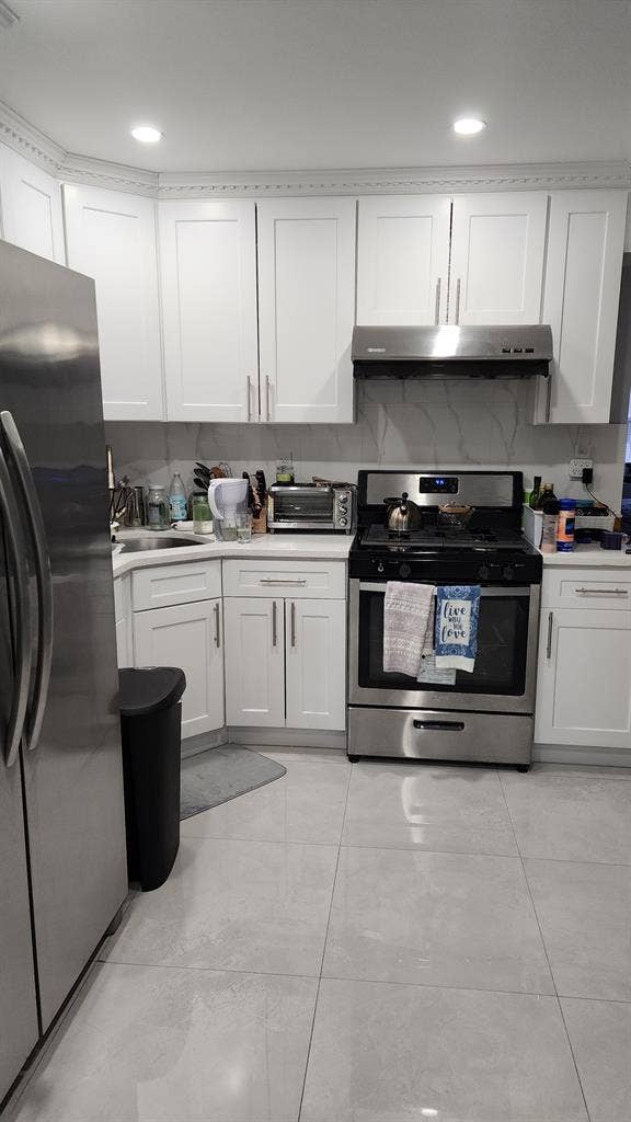 1 room in Bayside for a female