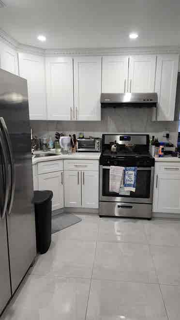 1 room in Bayside for a female