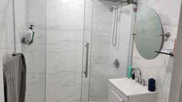 1 room in Bayside for a female