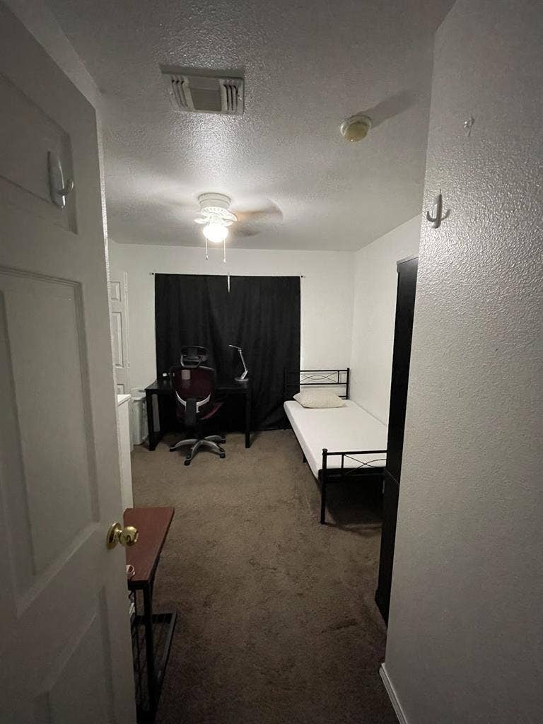 Far West Side Room $/month
