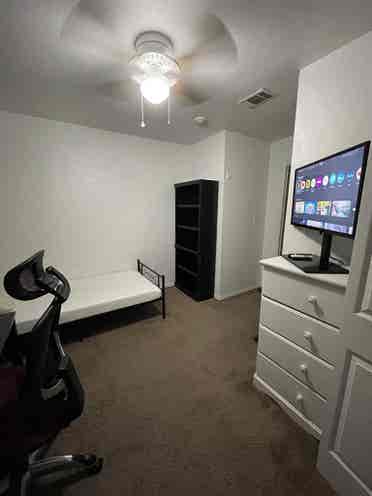 Far West Side Room $/month