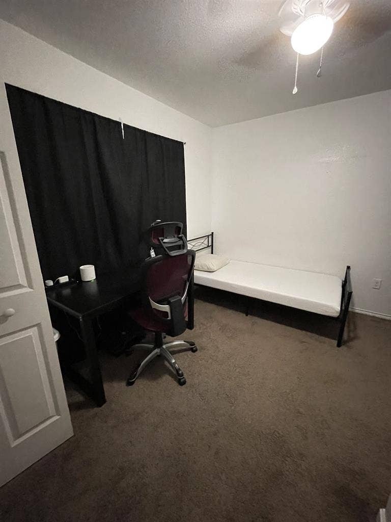 Far West Side Room $/month