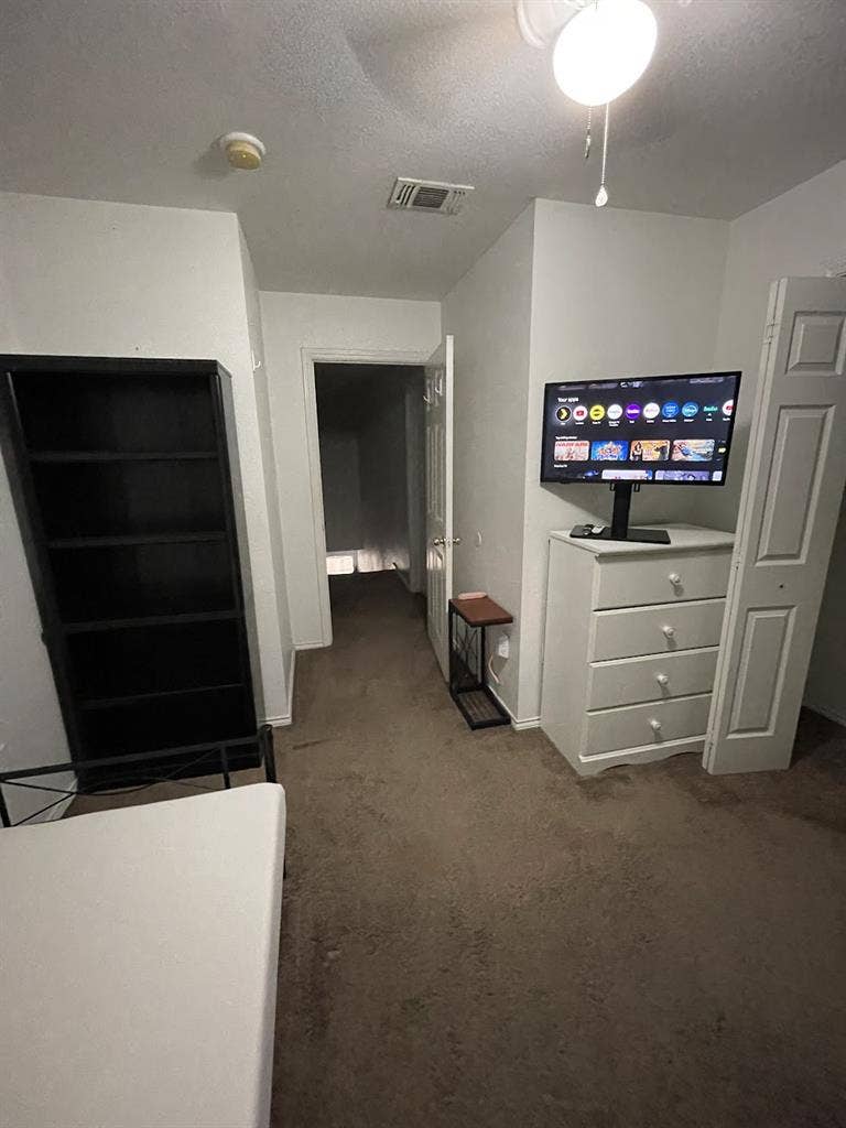 Far West Side Room $/month