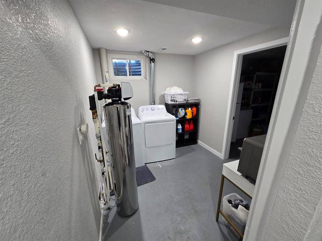 1 BD - In Applewood Home