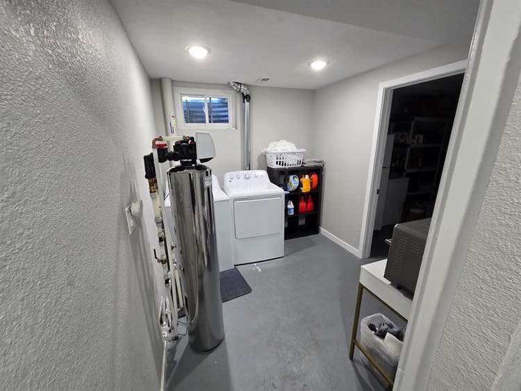1 BD - In Applewood Home
