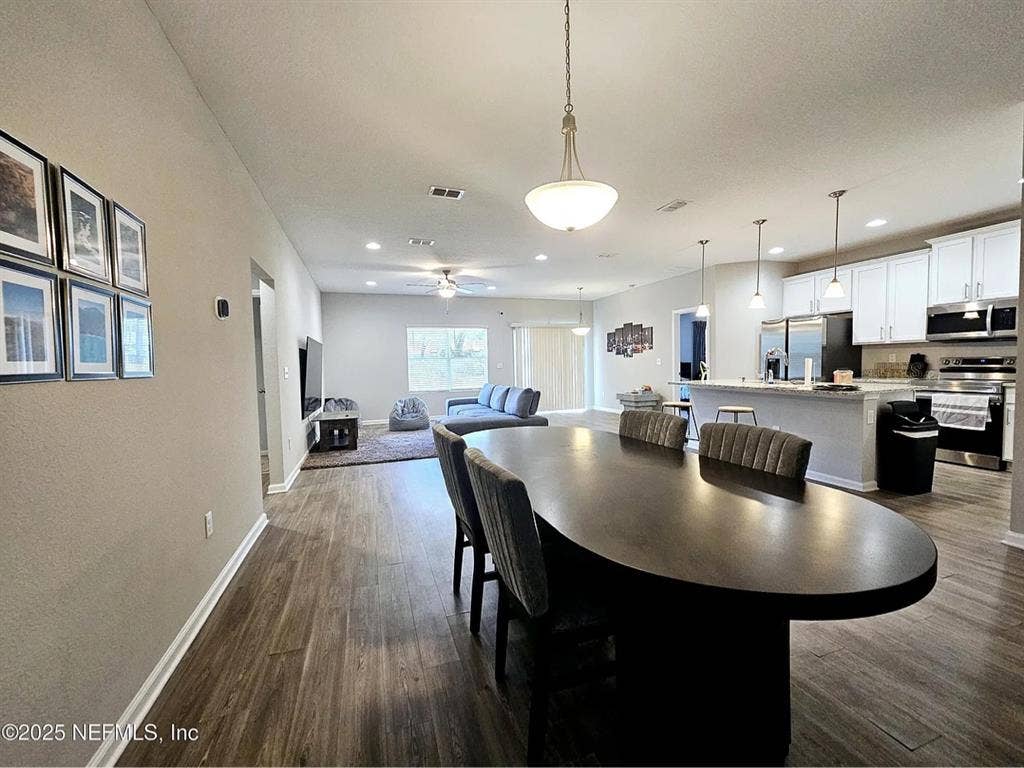 Looking for a roommate