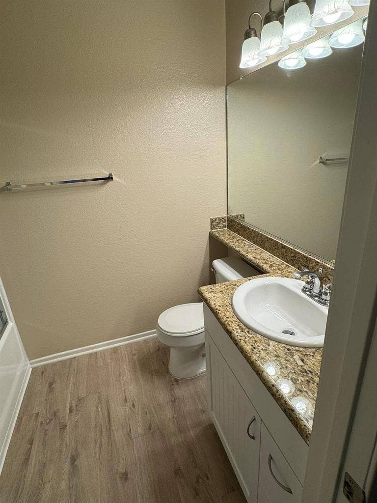 2 bed/ bath Apartment share Irvine