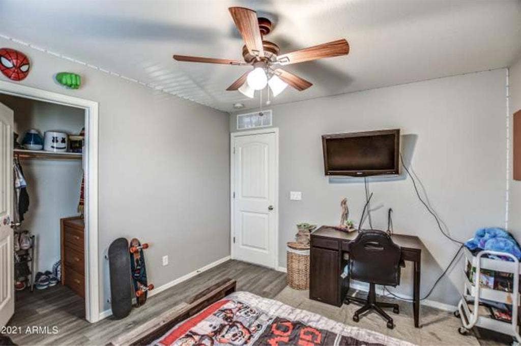 Need girl to take over lease ASAP