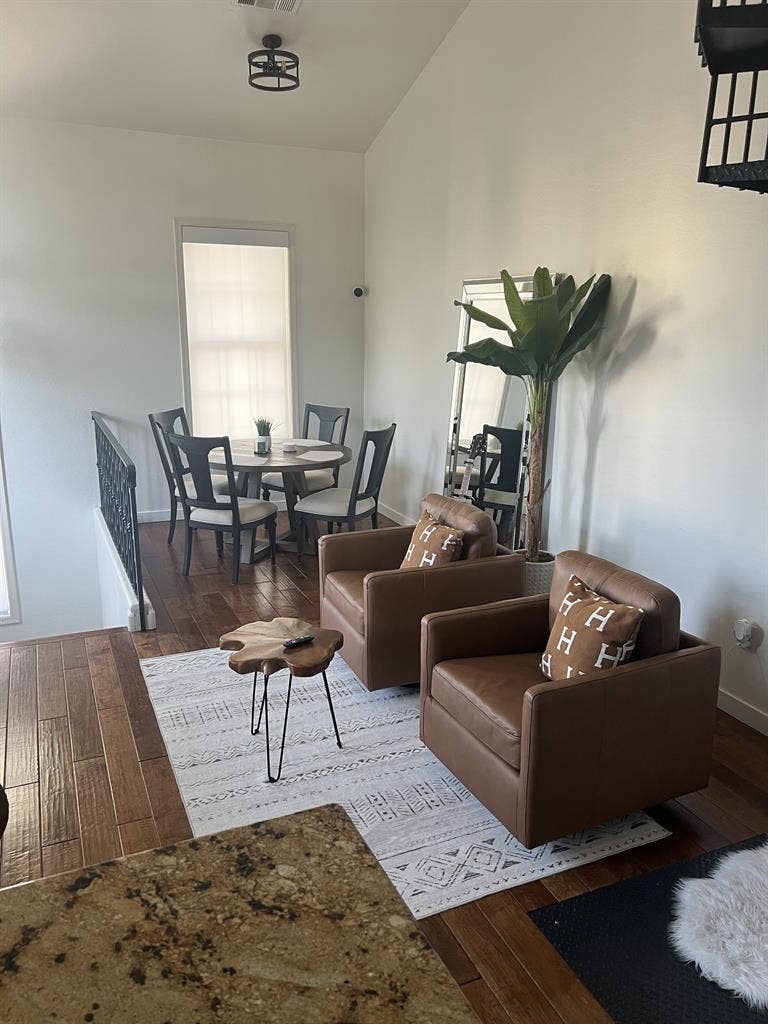 Room for rent in Luxury Community.