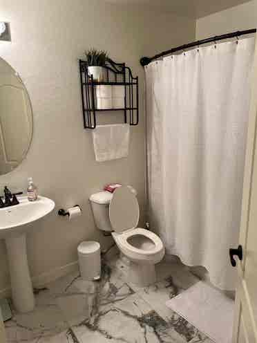 Room for rent in Luxury Community.