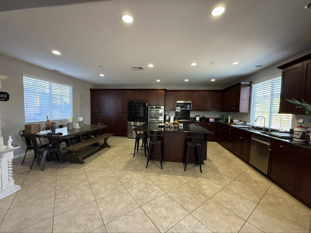 3 ROOMS AVAILABLE