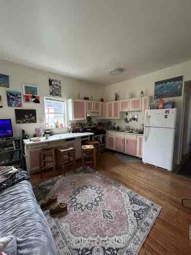 Room to rent in artsy Victorian