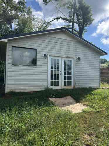 Tiny house in back of fenced yard !