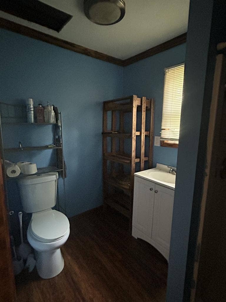 Tiny house in back of fenced yard !
