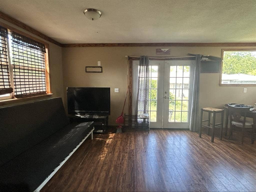 Tiny house in back of fenced yard !