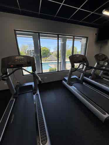 5 mins from Palatine Train station