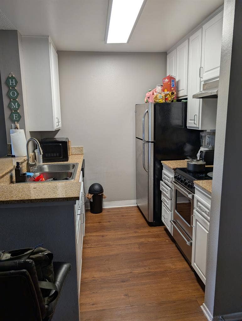 Busco Roomate female