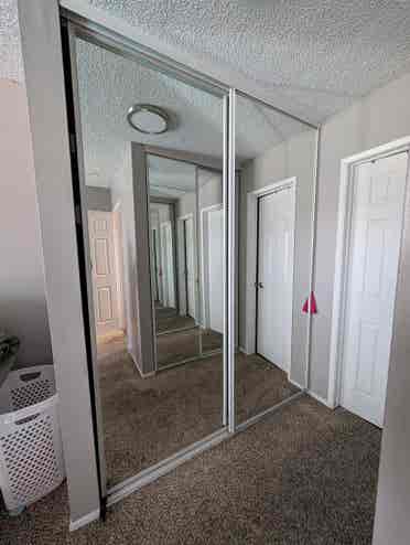 Busco Roomate female