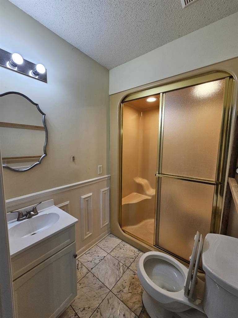 Master room available