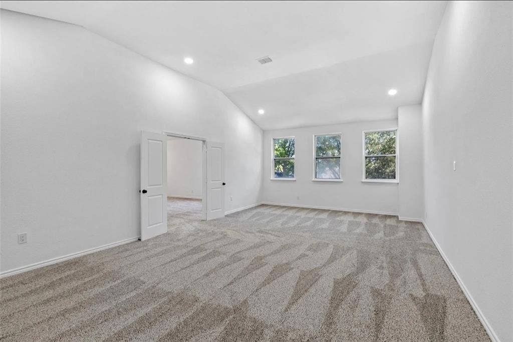 Rooms available in a shared housing