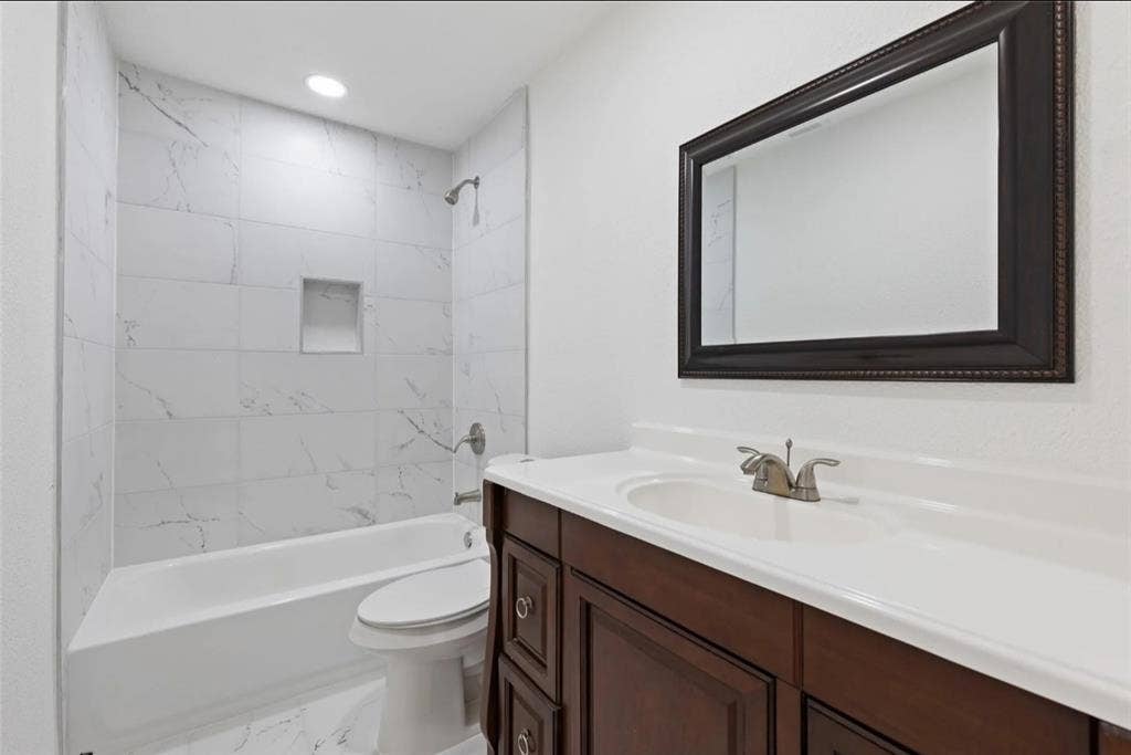 Rooms available in a shared housing