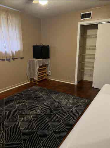 Room for rent, preferred females !