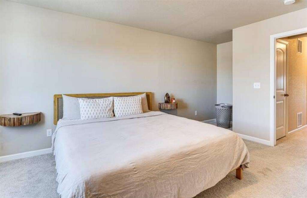 Perfect for 2 Roommates $ each