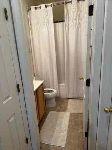 Looking for 
roomate to share house.