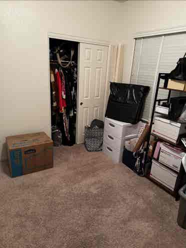 Looking for 
roomate to share house.